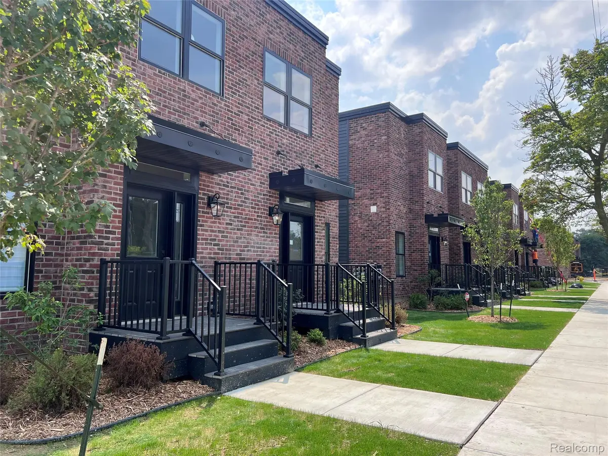 211 W Fifth Avenue, Flint, MI 48502 - #1
