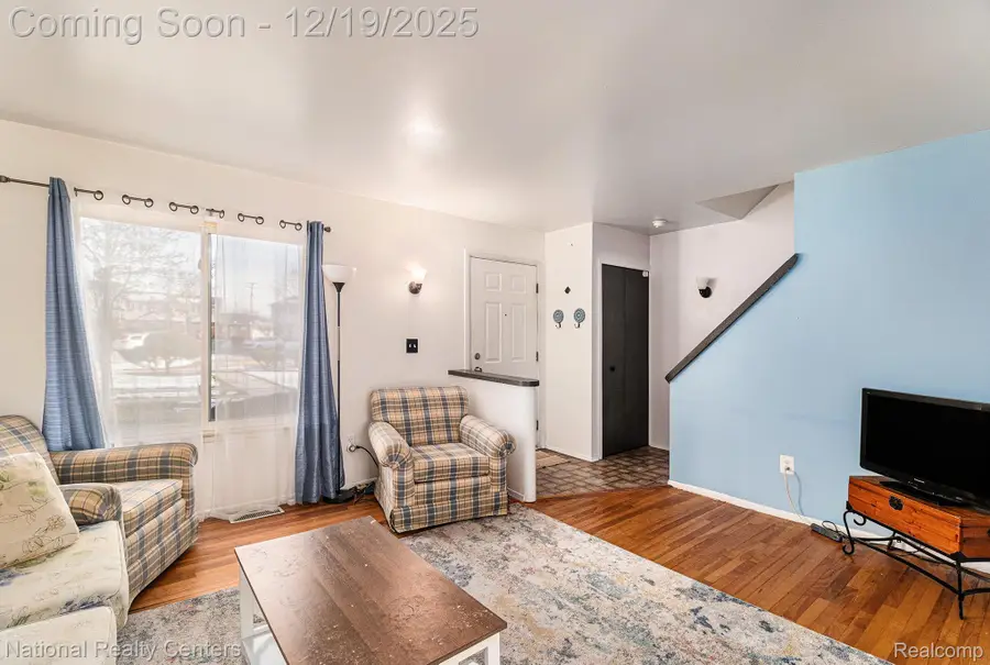 27809 Eastwick Sq., Roseville, MI 48066 - #3