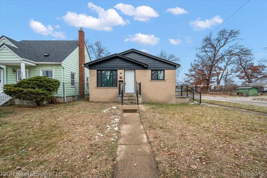 8104 Cloverdale Avenue, Ferndale, MI 48220 - #3