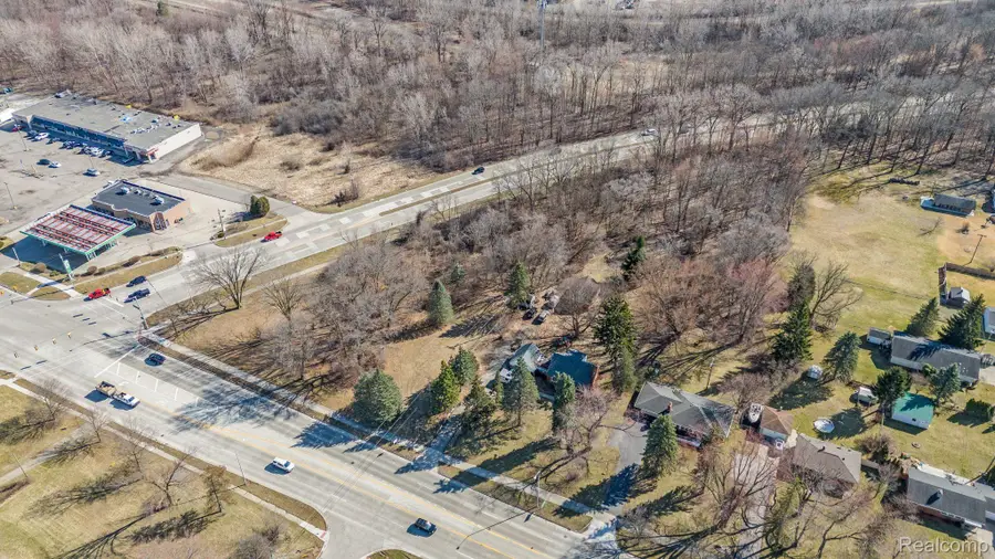 405 W Walton Boulevard, Pontiac, MI 48340 - #2