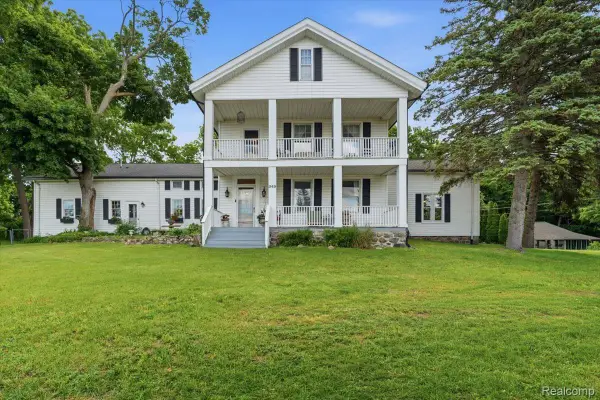 549 Grixdale Lane, Waterford, MI 48328