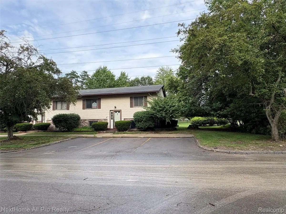 38032 Hixford Place, Westland, MI 48185 - #1