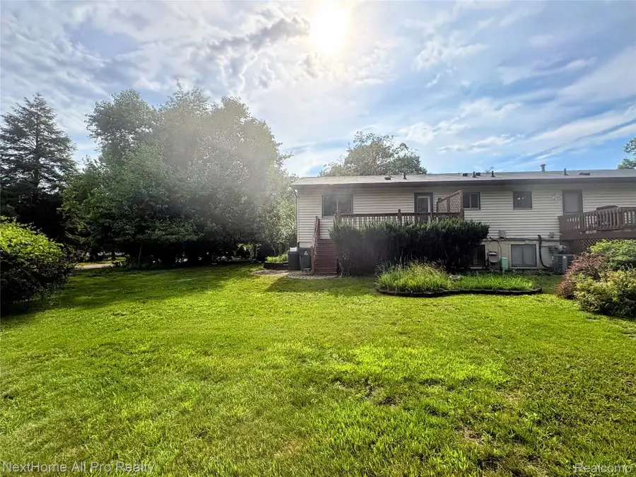38032 Hixford Place, Westland, MI 48185 - #2