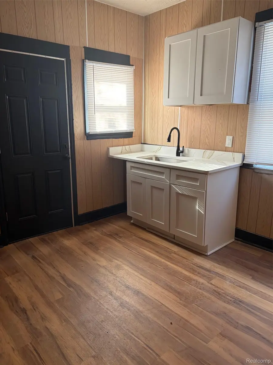 909 Burlingame Street, Detroit, MI 48202 - #2