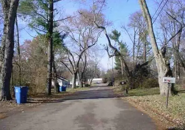 657 Marie Avenue, Level Park Oak Park, MI 49037 - #3