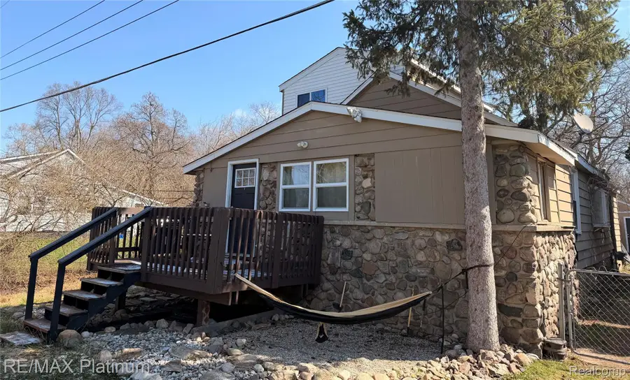 3426 Maple Ridge, Highland, MI 48356 - #2