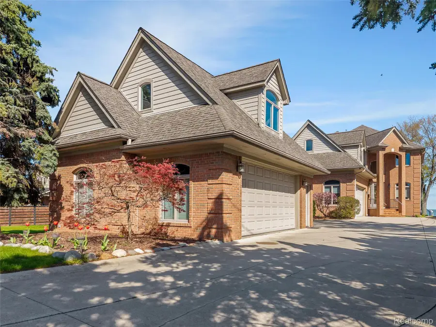 34330 Jefferson Avenue, Harrison Township, MI 48045 - #2