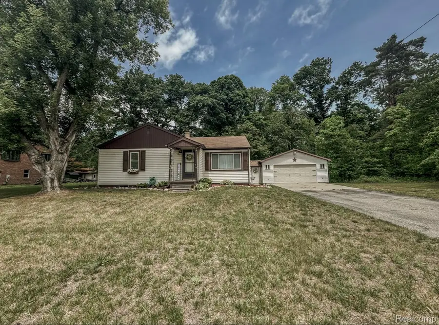 3241 Curtis Road, Bridgeport, MI 48415 - #2