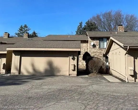 7338 Creek View Court, WestBloomfield, MI 48322