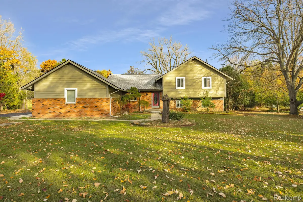 5731 Farmington Road, West Bloomfield, MI 48322 - #1