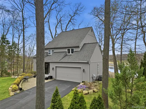 4965 Grover Drive, Brighton, MI 48116