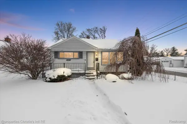 23704 Hazelwood Avenue, HazelPark, MI 48030