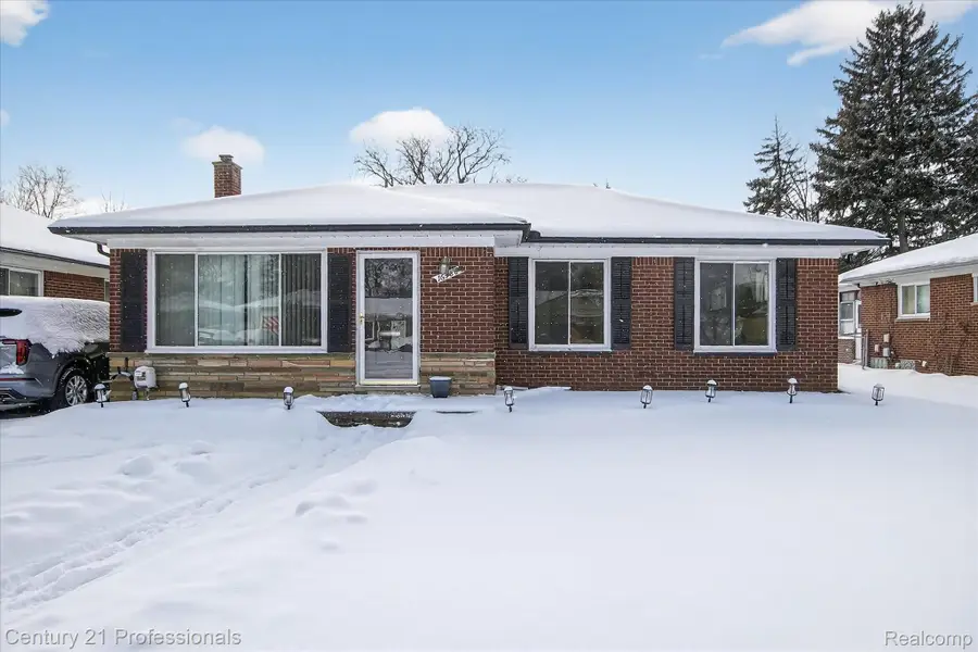 16786 Sprenger Avenue, Eastpointe, MI 48021 - #2