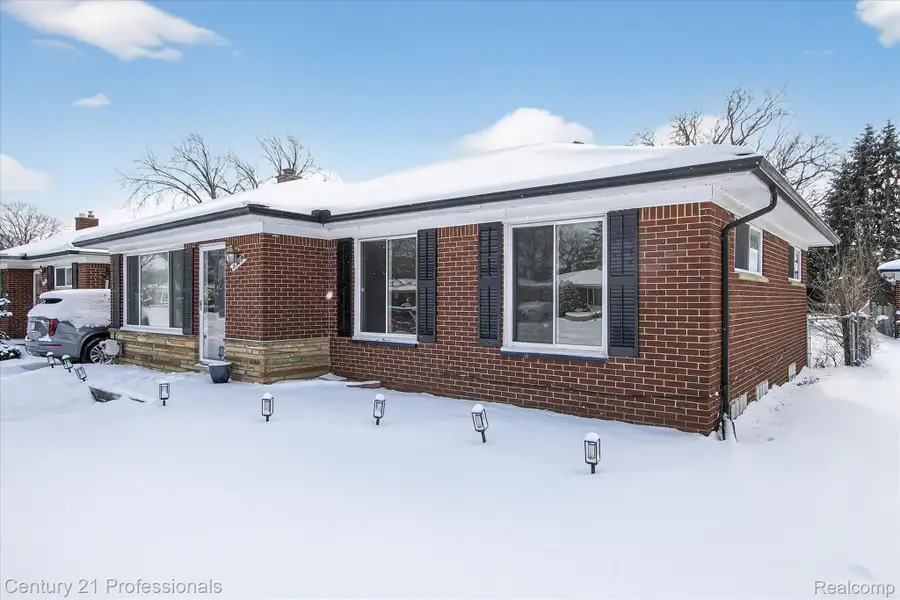 16786 Sprenger Avenue, Eastpointe, MI 48021 - #3