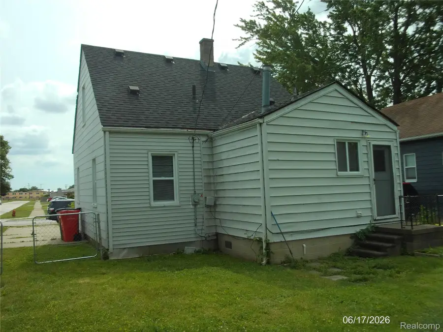 25627 Paige Street, Roseville, MI 48066 - #2