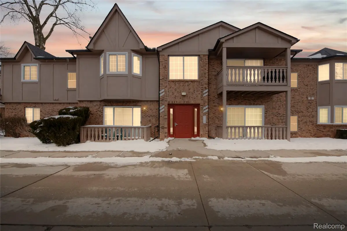 30606 Oakridge Manor Drive #4, Roseville, MI 48066 - #1