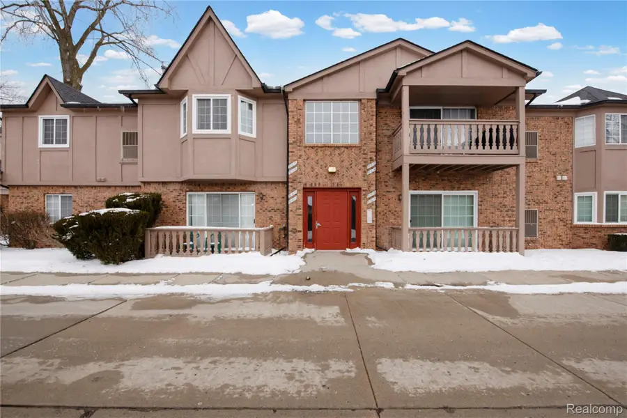 30606 Oakridge Manor Drive #4, Roseville, MI 48066 - #2