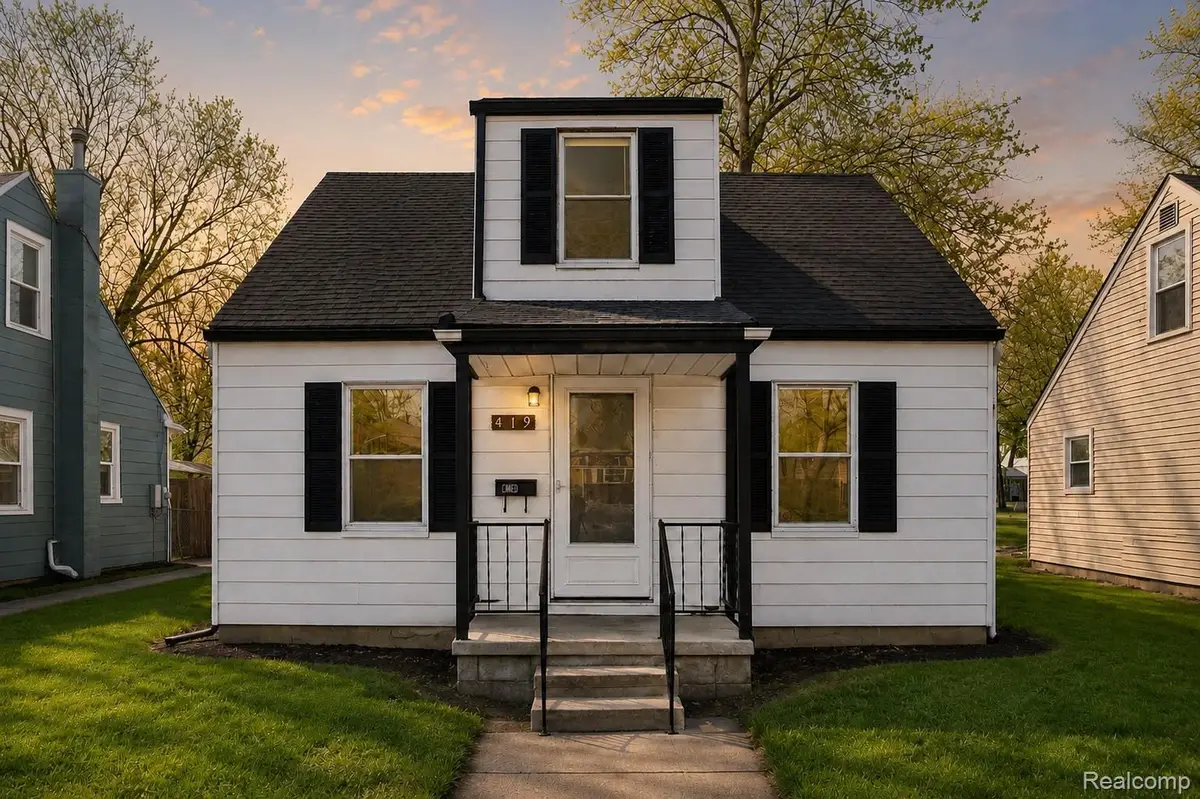 419 W Bernhard Avenue, Hazel Park, MI 48030 - #1