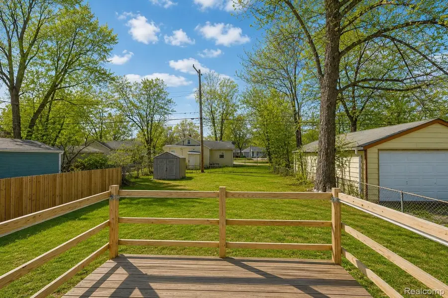 419 W Bernhard Avenue, Hazel Park, MI 48030 - #2