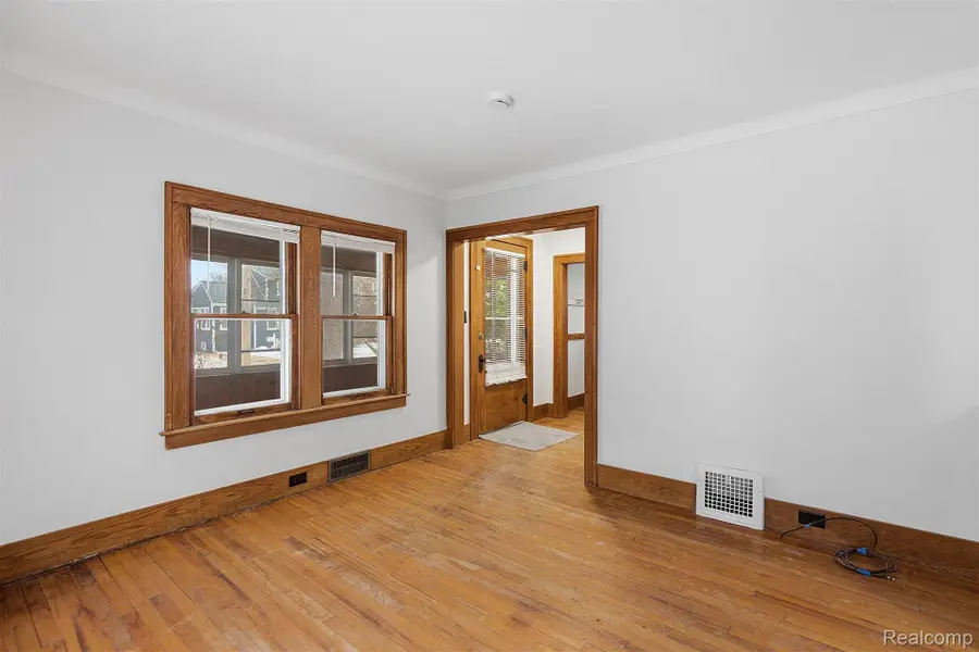 124 E Windemere Avenue, Royal Oak, MI 48073 - #3
