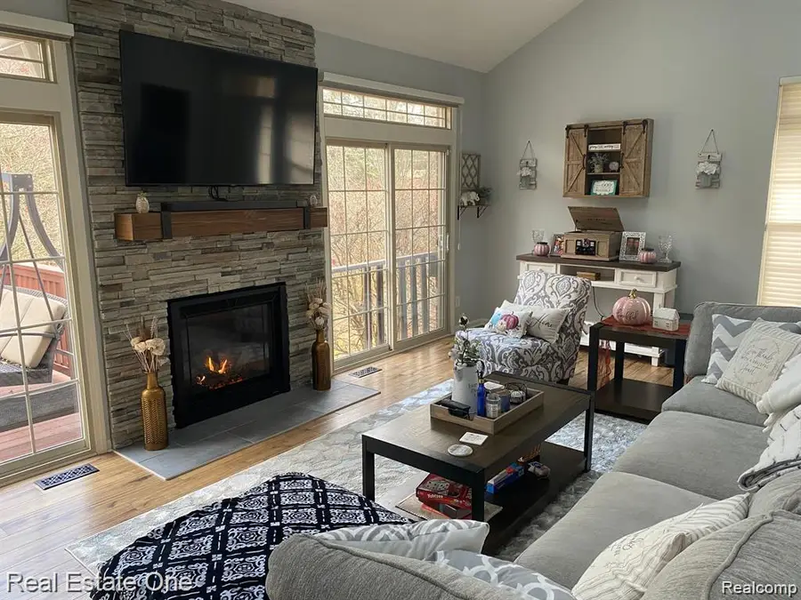 7305 Gateway Drive, West Bloomfield, MI 48322 - #3