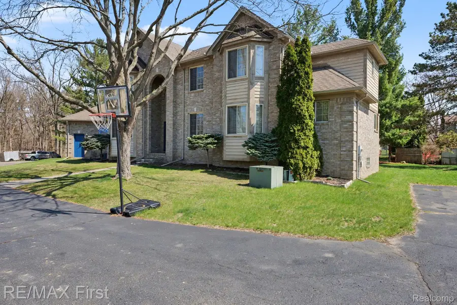 20400 Robinway Drive, Clinton, MI 48036 - #3
