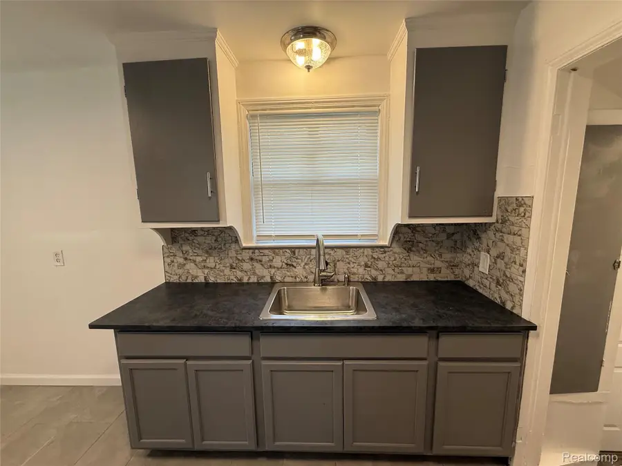 16083 Manning Street, Detroit, MI 48205 - #2