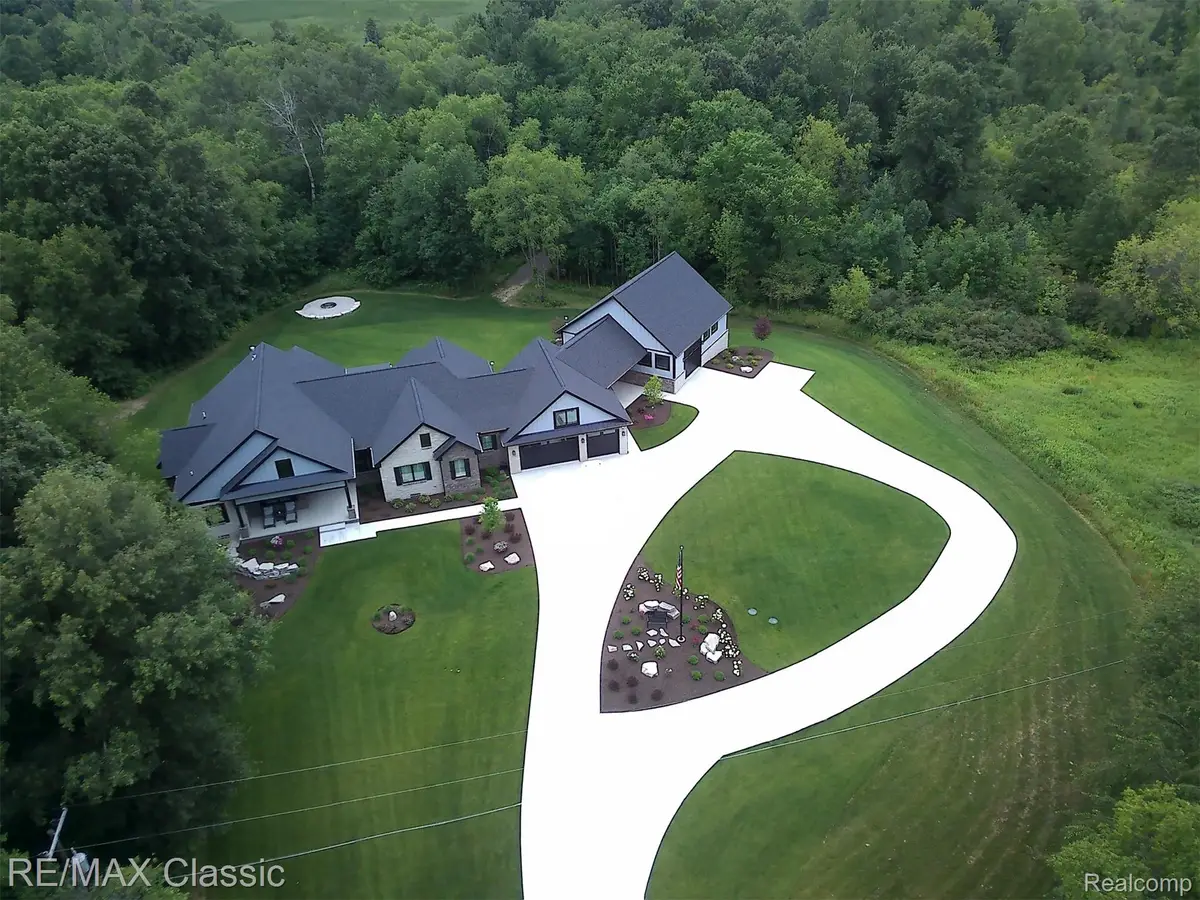 2866 Pine Bluffs Ct, Highland, MI 48357 - #1