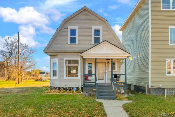 9390 Emmons, Detroit, MI 48214