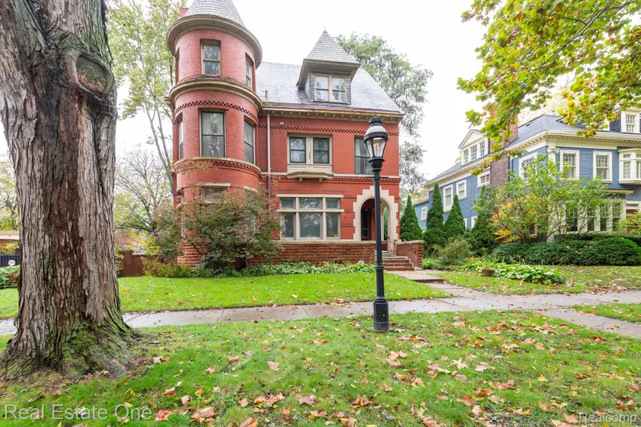 1023 Iroquois Street, Detroit, MI 48214 - #2