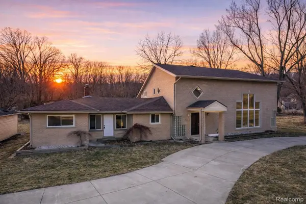 19580 Parke Lane, GrosseIle, MI 48138