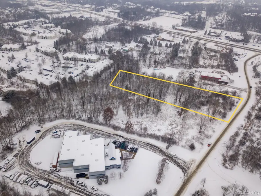 000 Victory Drive, Howell, MI 48843 - #3