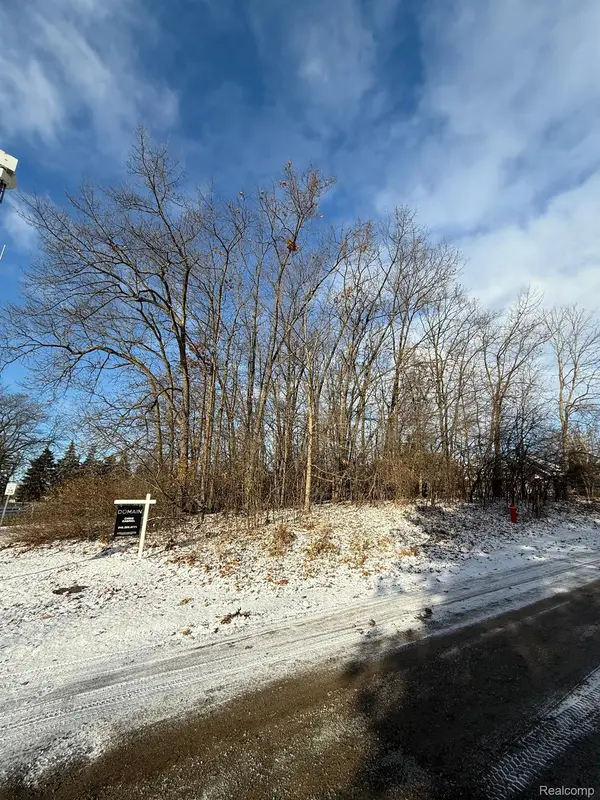 2390 Klingensmith Road, BloomfieldHills, MI 48302