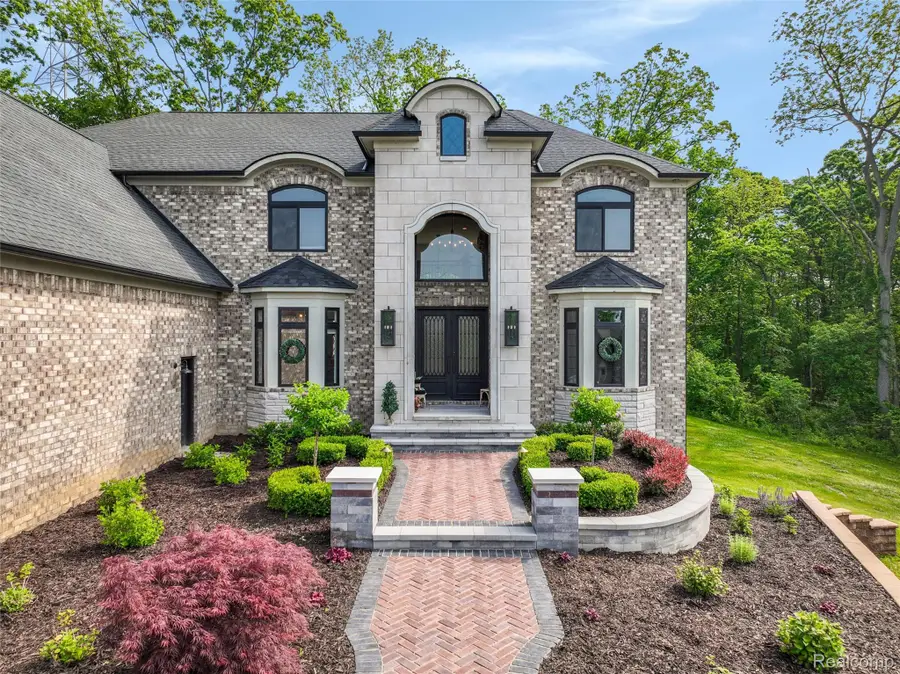 2584 Heights View Court, Rochester, MI 48306 - #2