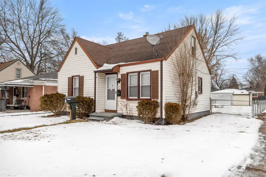 4721 Jackson Street, Dearborn Heights, MI 48125 - #2