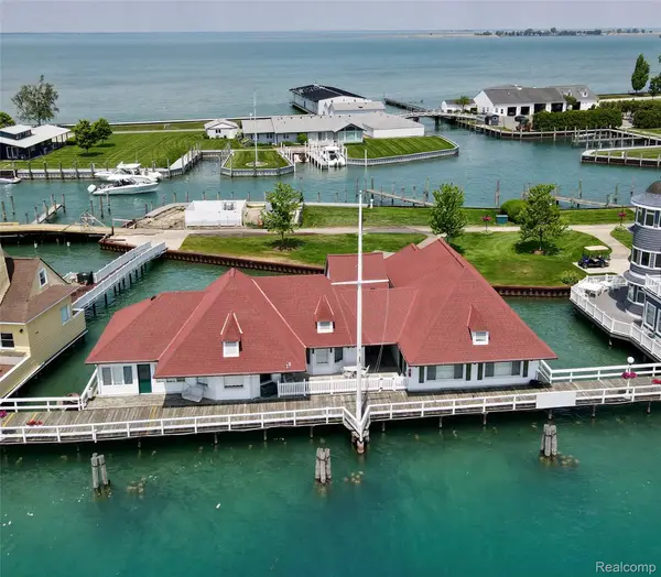 9963 S Channel Dr, HarsensIsland, MI 48028
