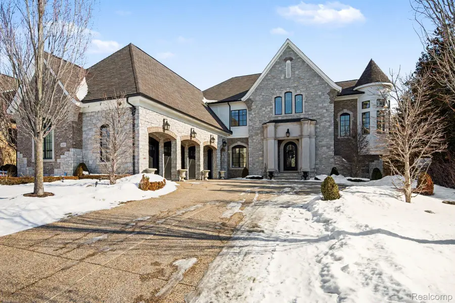 1021 Clear Creek Drive, Rochester Hills, MI 48306 - #3