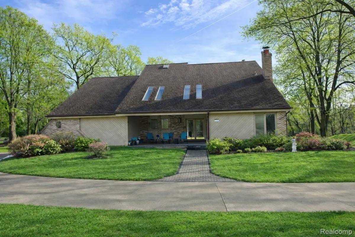 5106 Deer Run Circle, Orchard Lake Village, MI 48323 - #1