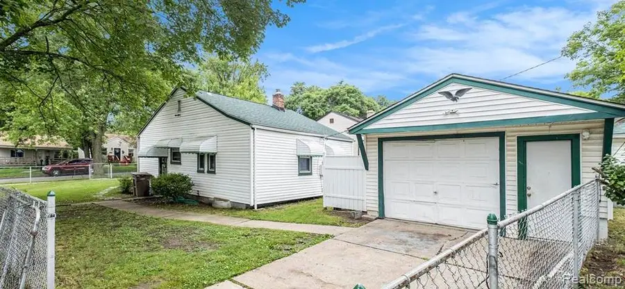 180 W Rutgers Avenue, Pontiac, MI 48340 - #2