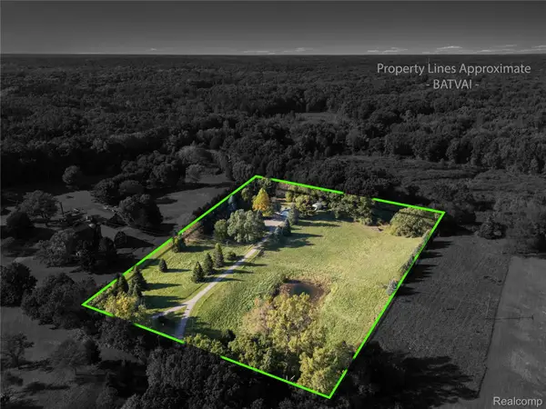 3412 Patterson Lake Road, Pinckney, MI 48169