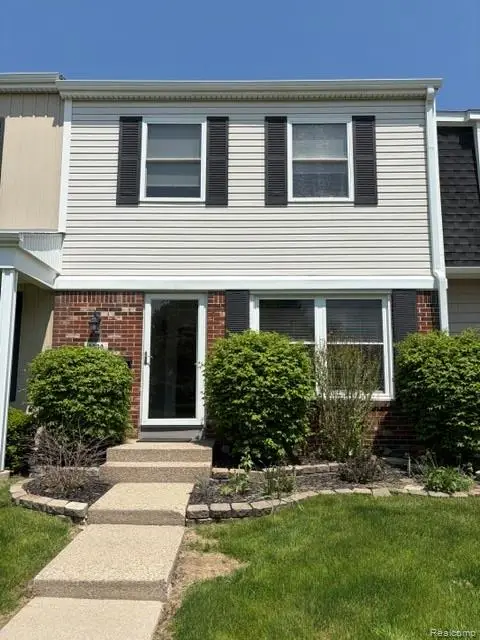 1030 Larson Ct, RochesterHills, MI 48307