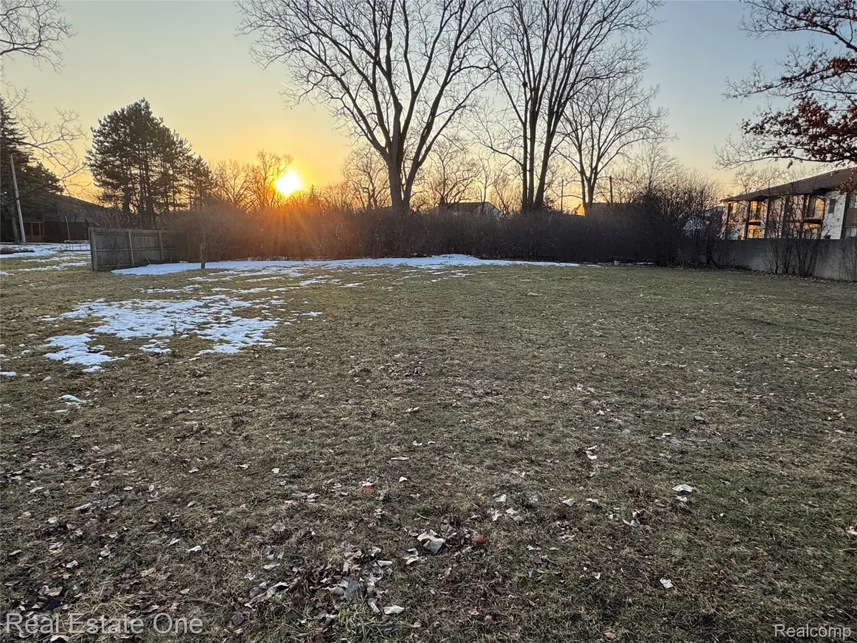 28819 Lahser Road, Southfield, MI 48034 - #1