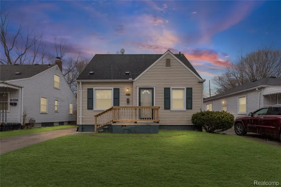 20228 Washtenaw Street, Harper Woods, MI 48225 - #2
