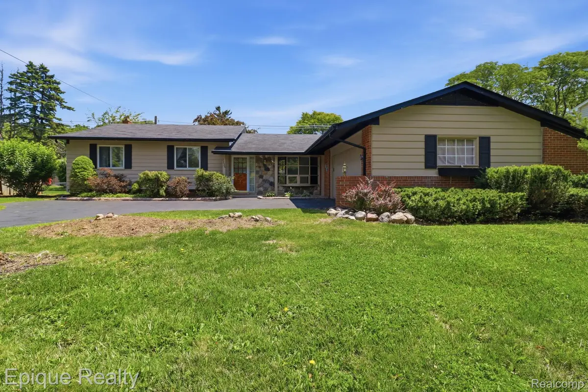 7335 Coach Lane, West Bloomfield, MI 48322 - #1