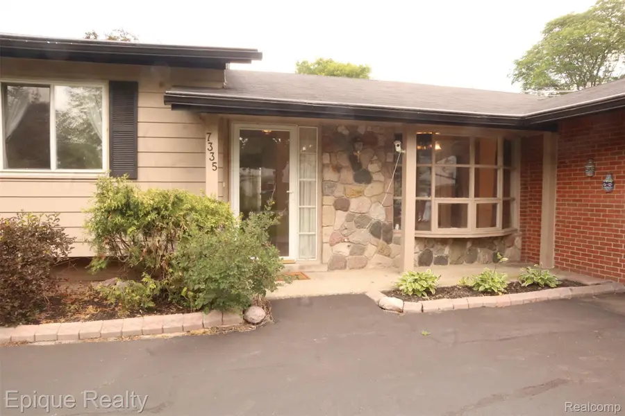 7335 Coach Lane, West Bloomfield, MI 48322 - #3