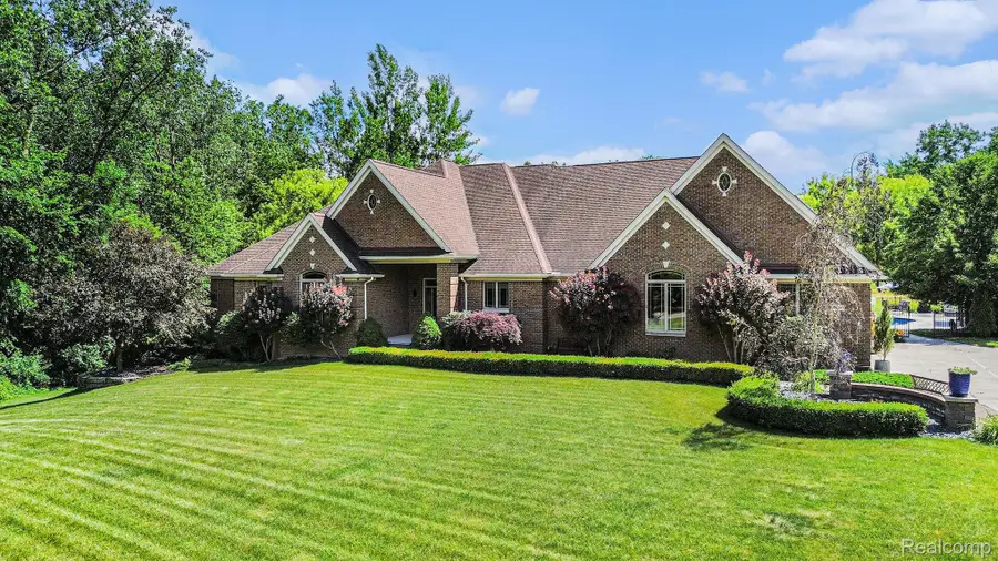 8670 Country Manor Drive, Bruce, MI 48065 - #2