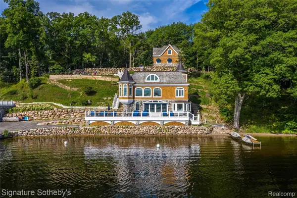14625 Edgewater Drive, Gregory, MI 48137