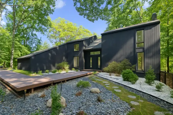 7371 Lindenmere Drive, BloomfieldHills, MI 48301