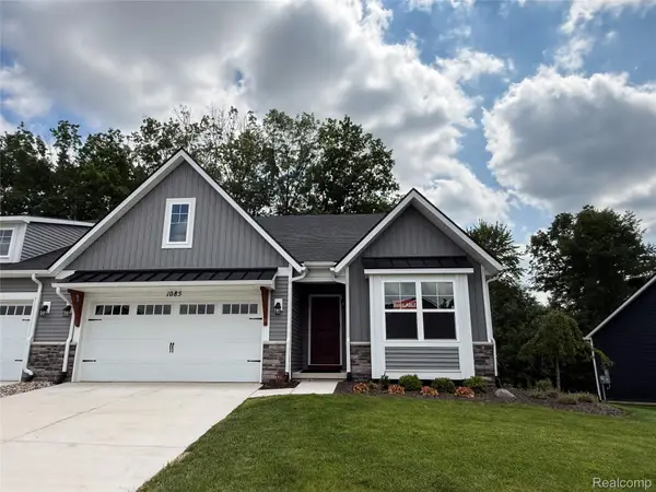 1085 Camellia Circle #32, Howell, MI 48843