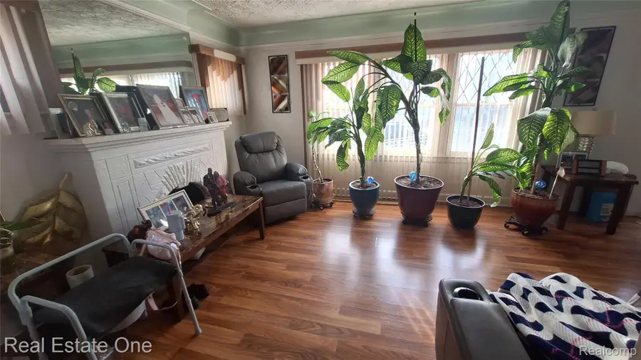 15094 Strathmoor Street, Detroit, MI 48227 - #3